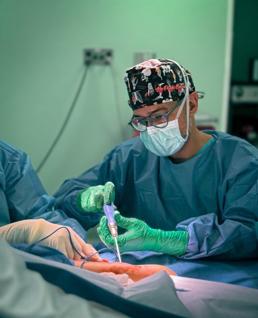 fotografia de cirugía de meniscos por artroscopia realizada por el Dr. Pablo Briceño en la Clínica El Ávila, Caracas.
